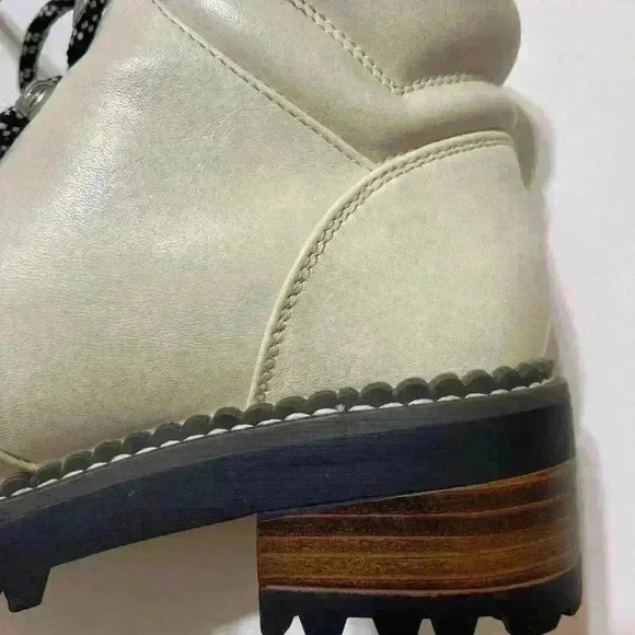 Universal Thread Womens Hiking Boots White Ankle Lace Up Size 6 outdoor travel - Picture 14 of 14